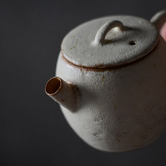 Gohobi Handmade Pulverised Kohiki White Teapots