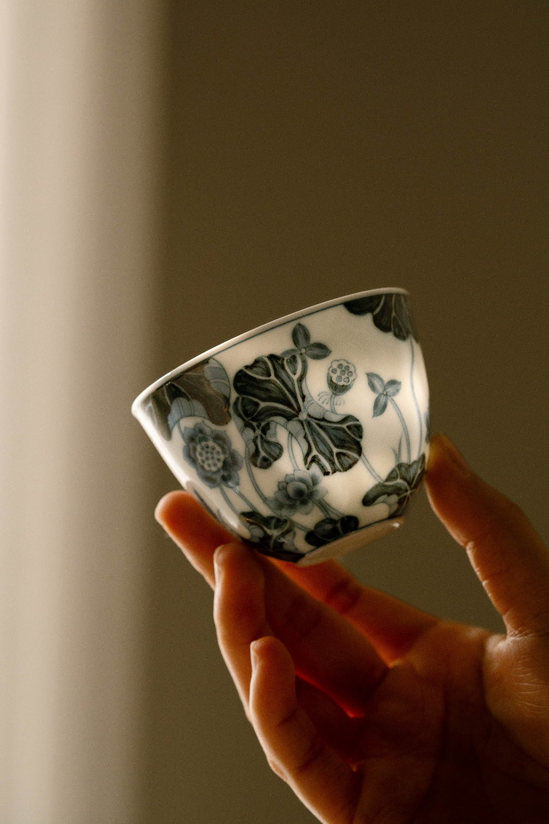 [清本源 x Gohobi Gallery] Blue & White Reclining Foot Cup with Inner-Impressed “Hundred Wealth” Motif and Full Lotus Design (100ml)