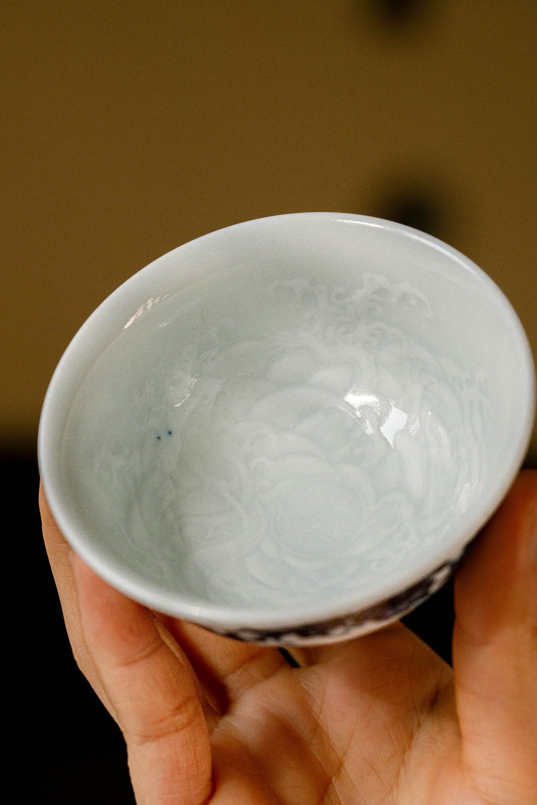 [清本源 x Gohobi Gallery] Blue & White Small Press-Hand Cup with Inner-Impressed Sea & Dragon Motif – “Eternal Generations” Design (70ml)