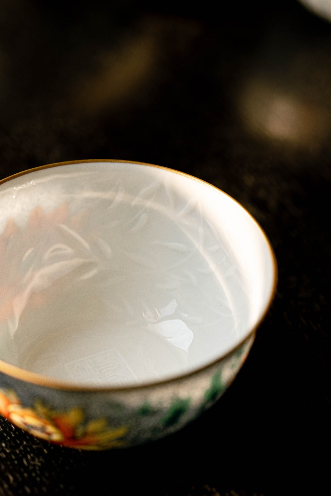[清本源 x Gohobi Gallery] Doucai Chicken Cup with Inner-Impressed Willow Leaf Motif – Three Vajra Lotus Design (110ml)