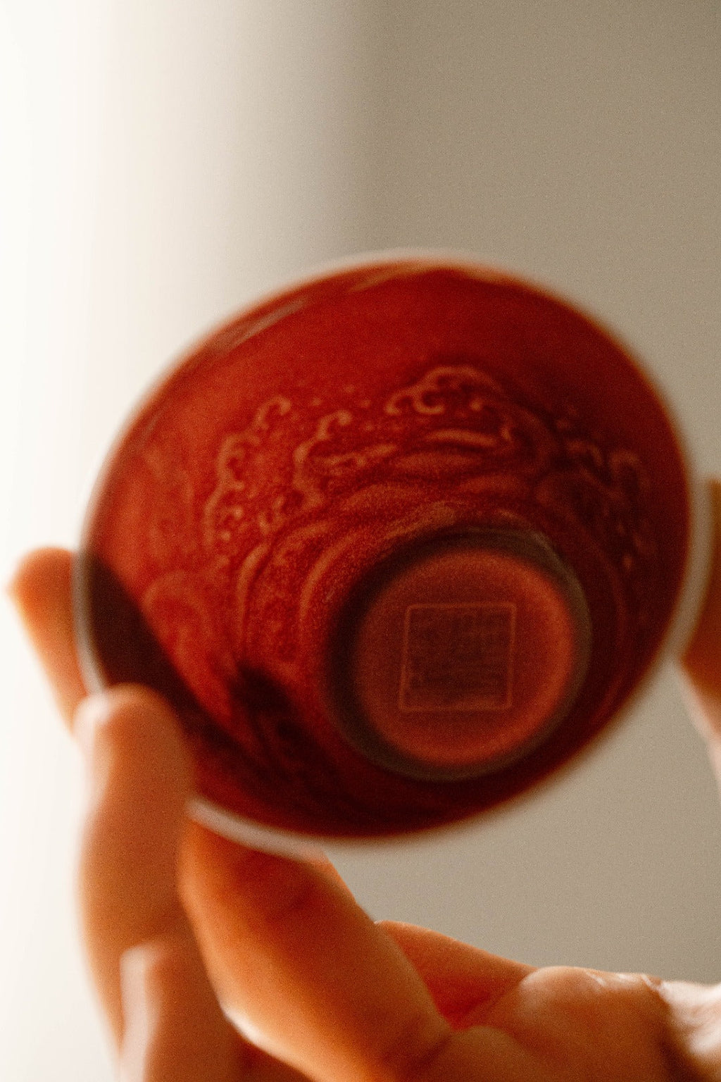 [清本源 x Gohobi Gallery] Cherry-Red Glazed Cup with Inner-Impressed Ray Motif – Small Flared Rim Form (50ml)