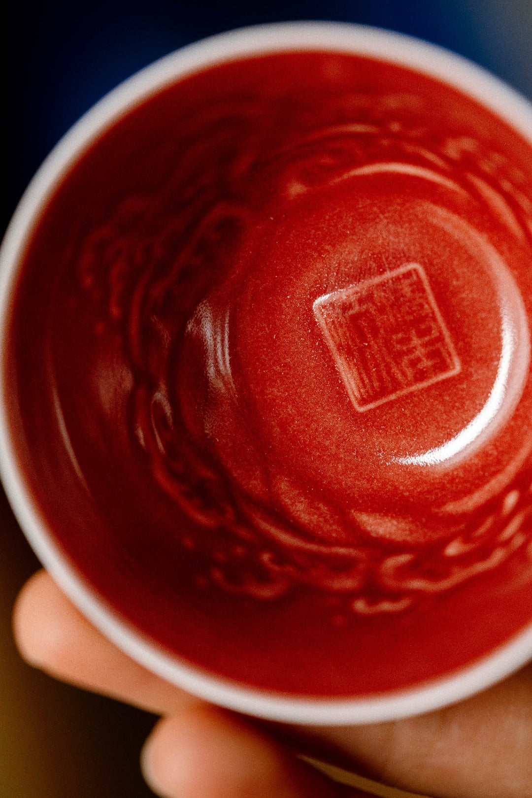 [清本源 x Gohobi Gallery] Cherry-Red Glazed Cup with Inner-Impressed Ray Motif – Small Flared Rim Form (50ml)