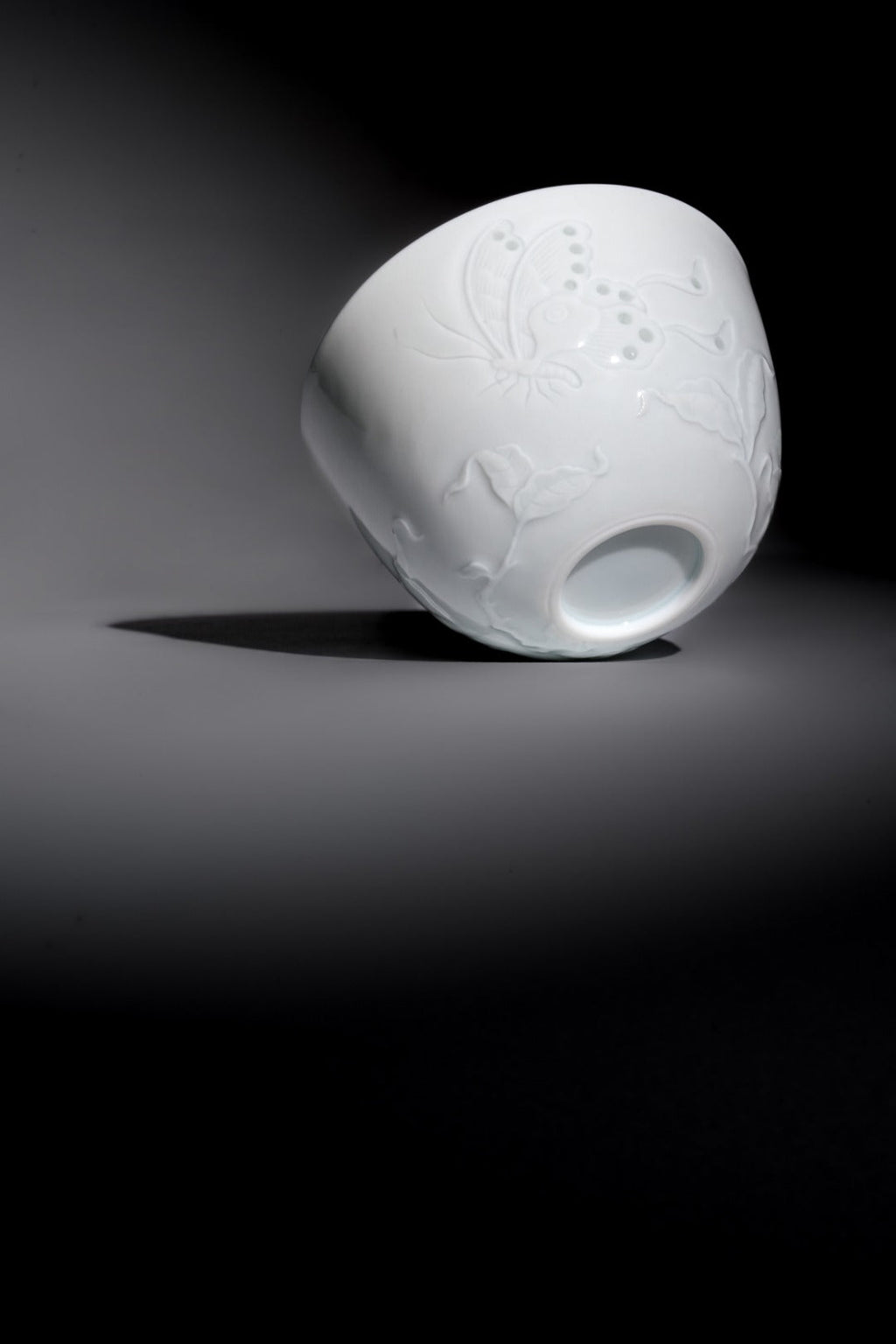 [清本源 x Gohobi Gallery] Thin-Body Sweet White Five Peach Butterfly Linglong Cup – Reclining Foot Form (80ml)