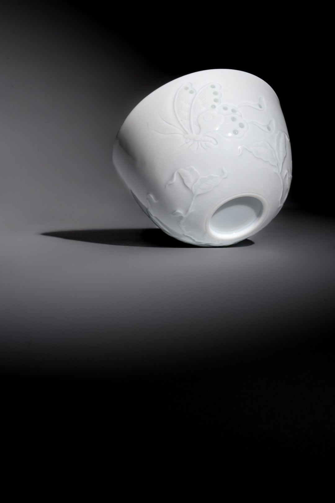 [清本源 x Gohobi Gallery] Thin-Body Sweet White Five Peach Butterfly Linglong Cup – Reclining Foot Form (80ml)