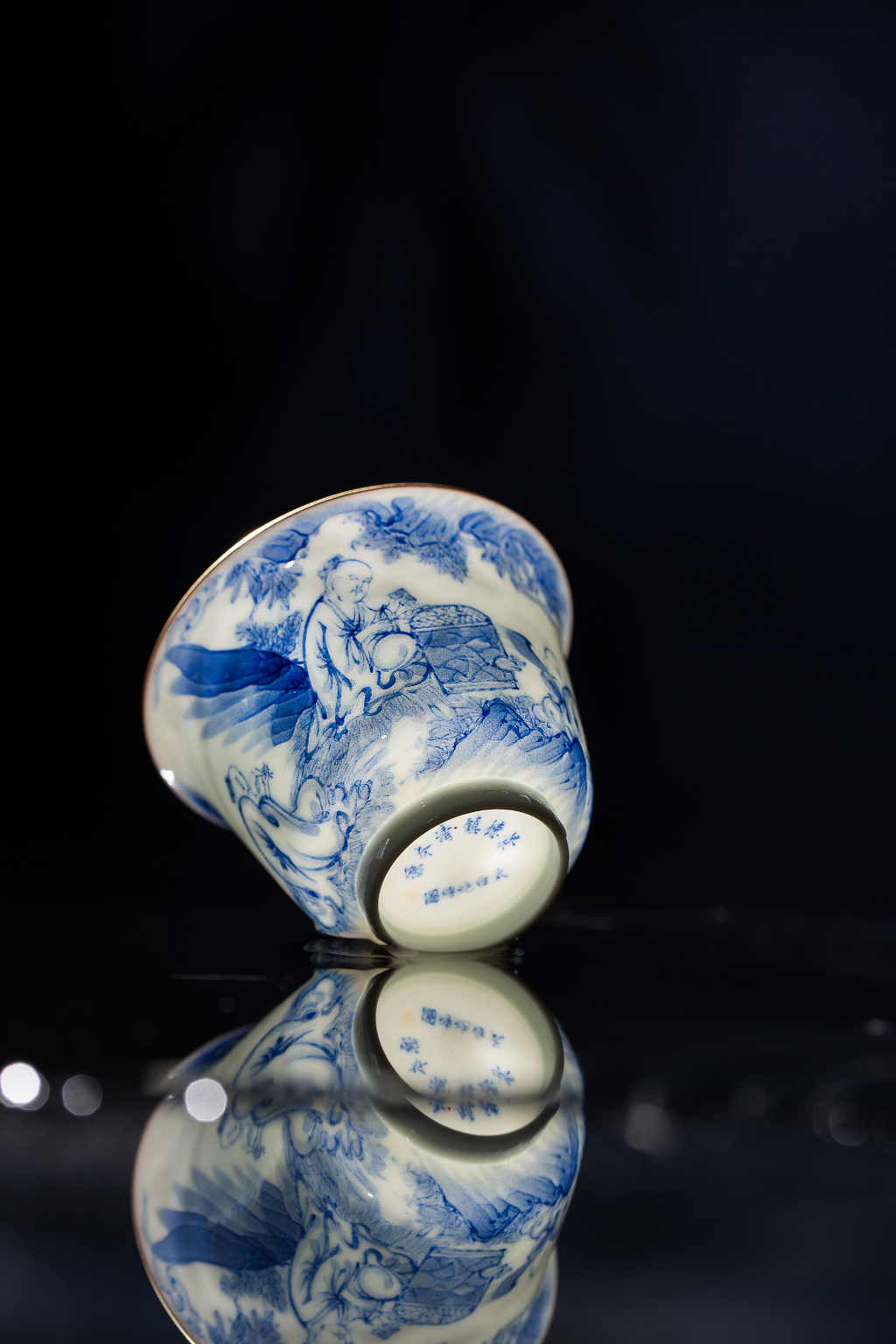 [清本源 x Gohobi Gallery] Thin-Body Blue & White Bell Cup with Inner-Impressed “Li Bai by the Fire” Design (80ml)