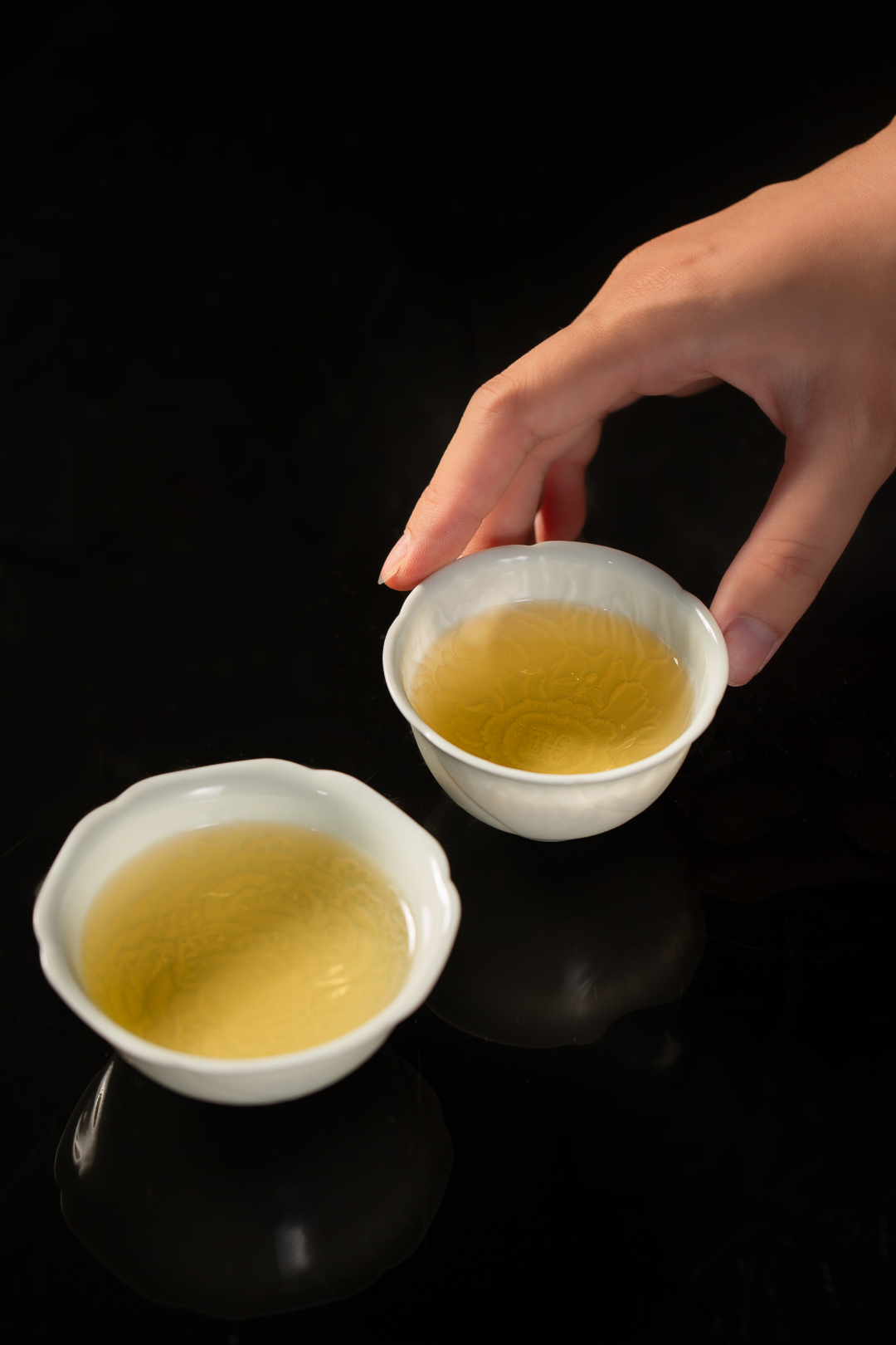 [清本源 x Gohobi Gallery] Thin-Body Sweet White Small Floral Cup with Inner-Impressed Shadow Peony Motif (60ml)