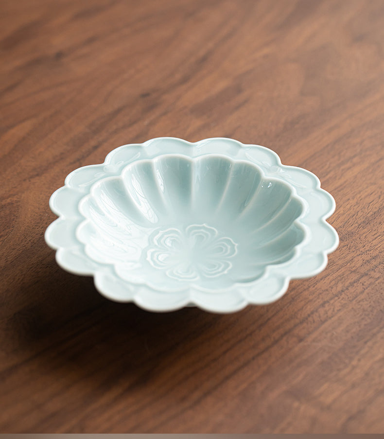 Gohobi Traditional Japanese Glazed Fruit Nuts Small Plate - Chrysanthemum 001