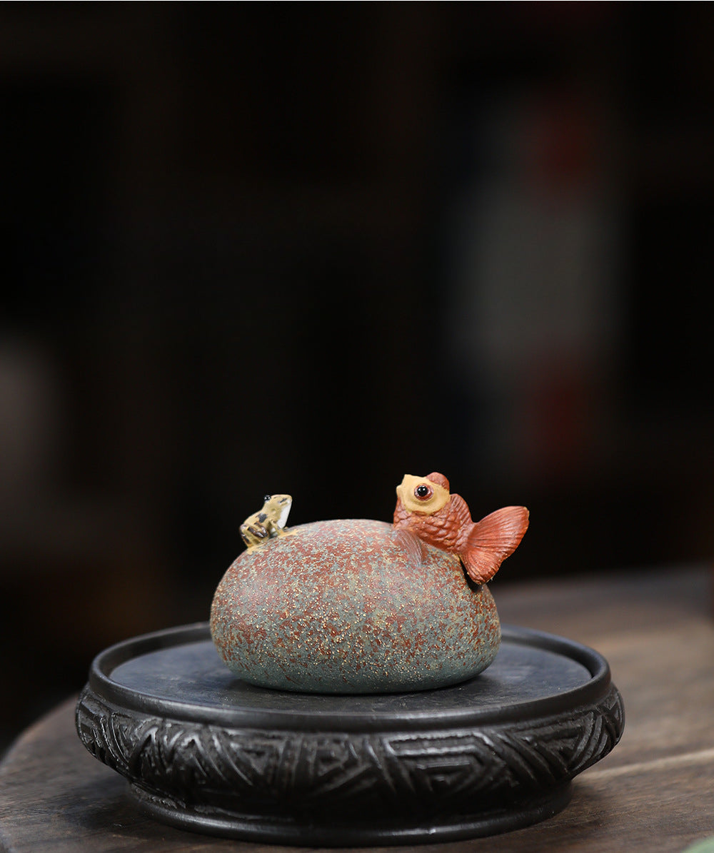 Gohobi Handmade Ceramic YiXing Clay Goldfish and Frog Ornament Tea pet