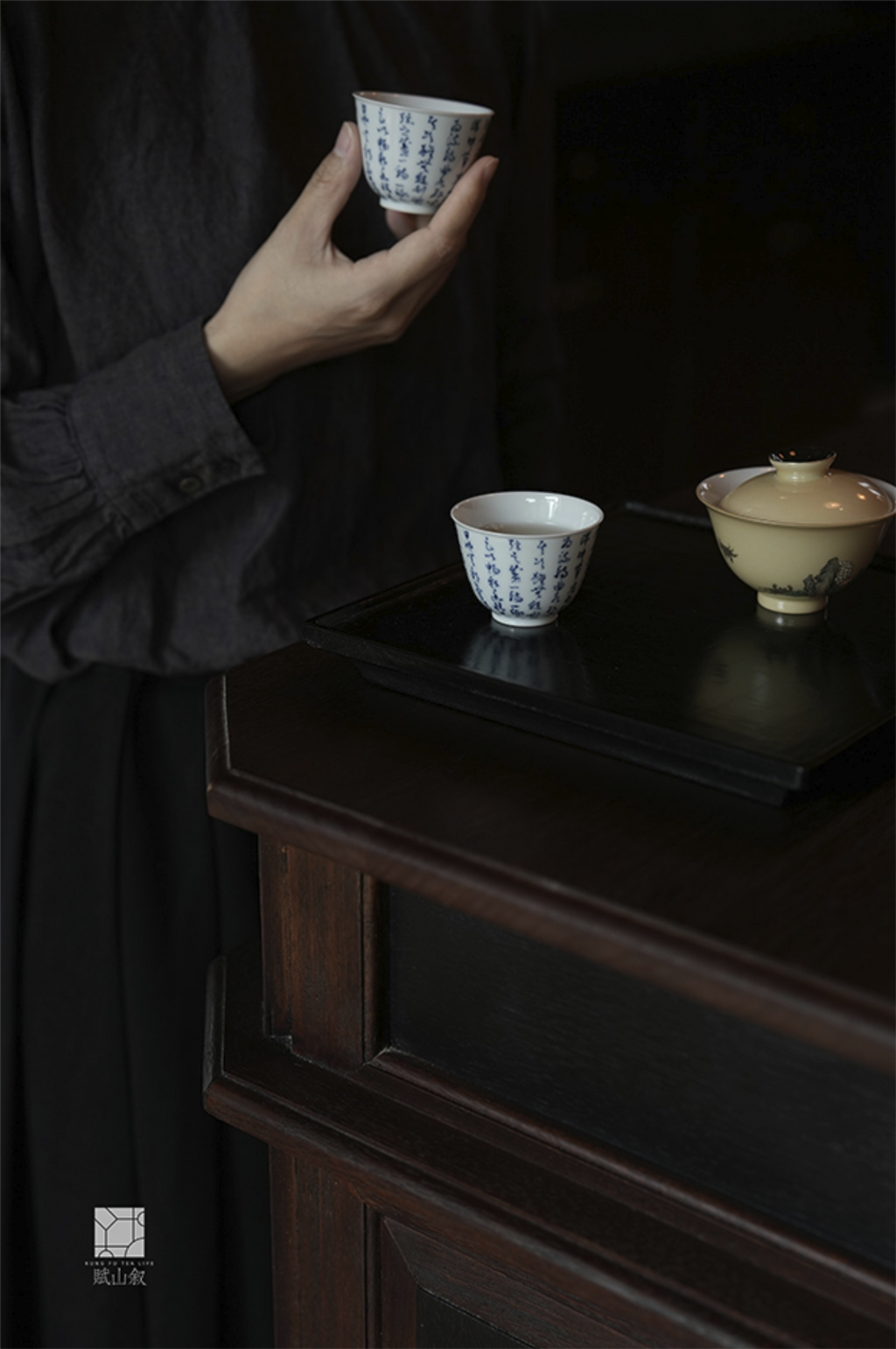 [賦山敘 x Gohobi] "Lanting Xu" Blue and White Calligraphy Tea Cup – Hand-Painted Jingdezhen Porcelain Gongfu Master Cup