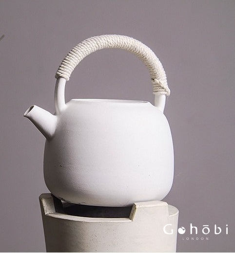 Gohobi Handmade Japanese White Mud Beam Teapot – Charcoal-Inspired Ceramic Kettle (750ml)