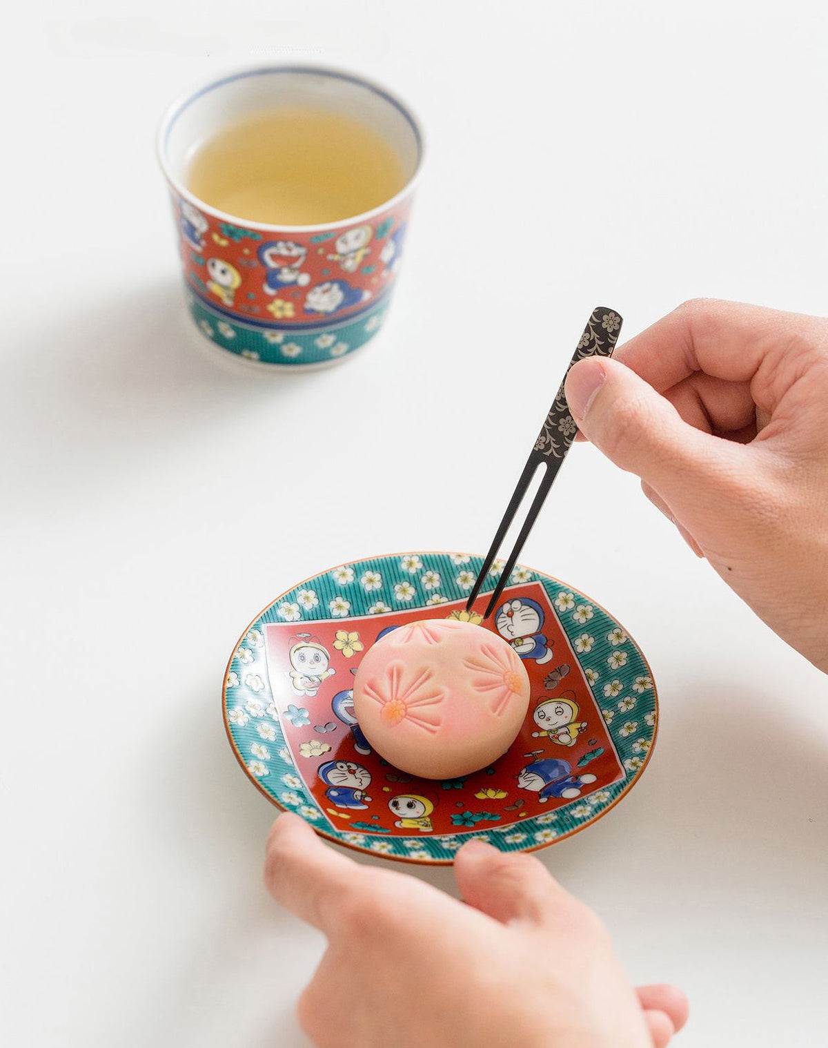 Gohobi Japanese Doraemon Tea Cup and Ceramic Plate Set [Made In Japan]