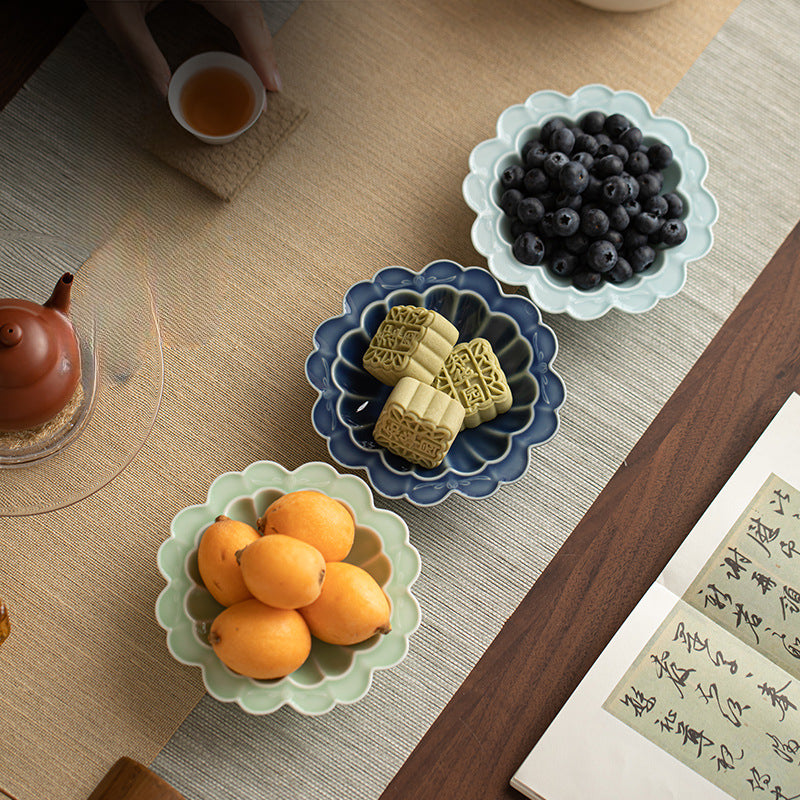 Gohobi Traditional Japanese Glazed Fruit Nuts Small Plate - Chrysanthemum 001