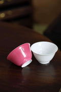 [清本源 x Gohobi Gallery] Inner-Molded Stingray Pattern Small Flared-Rim Cups – Sweet White / Rouge Red (Set of Two)