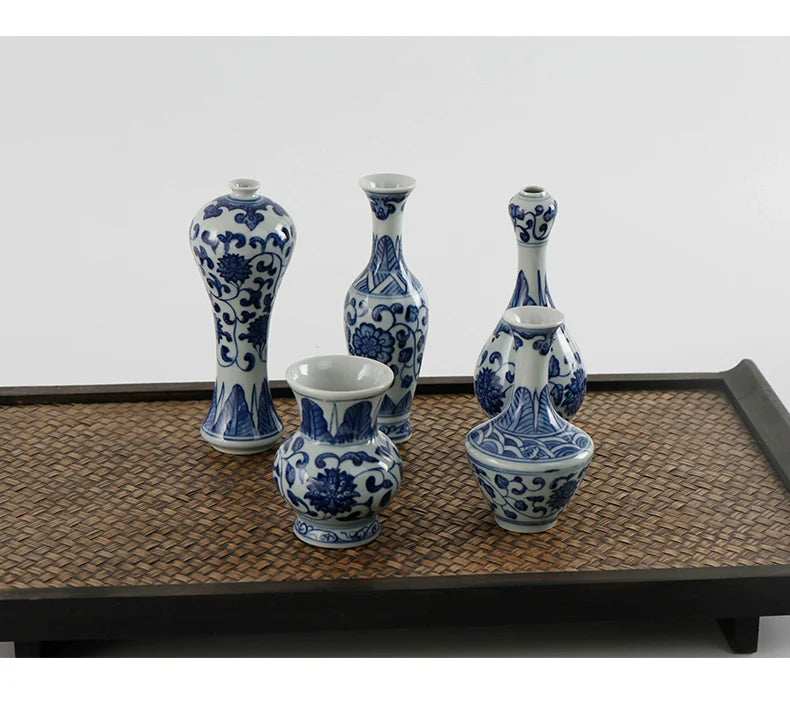 Gohobi Hand-painted Blue and White Porcelain Vase (Classic)
