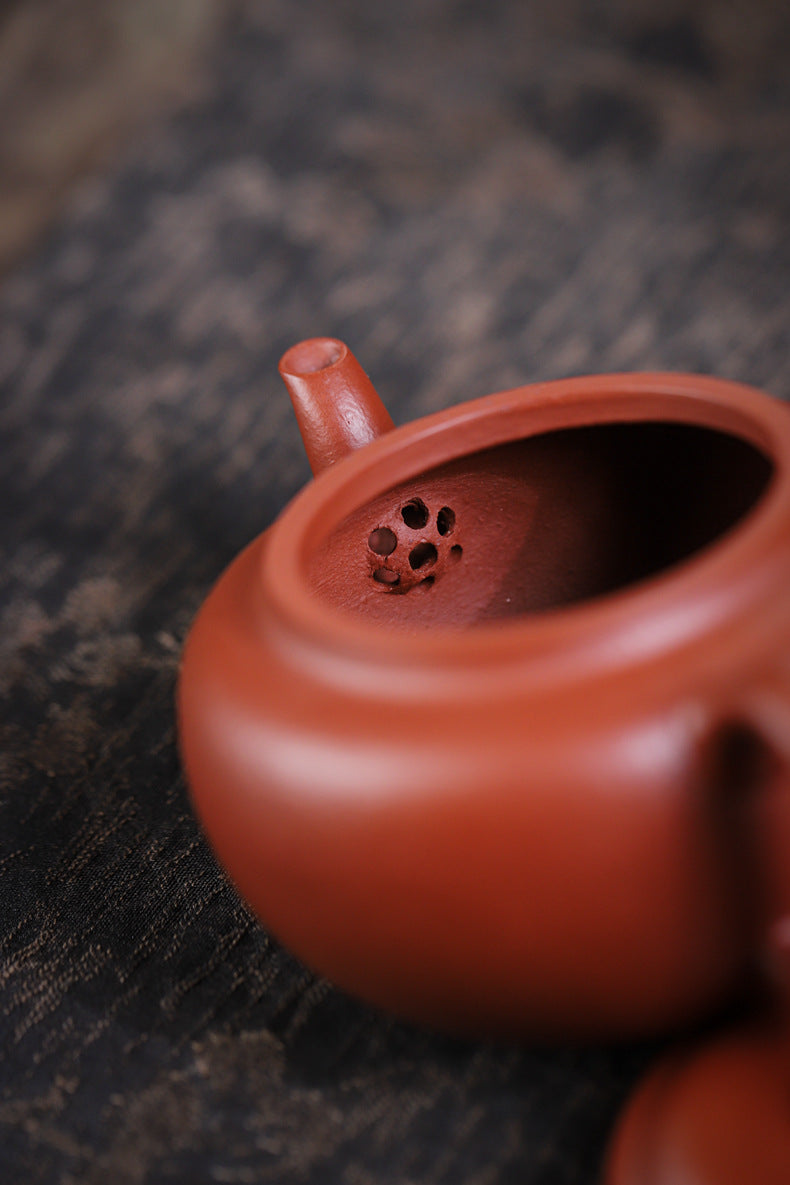 Gohobi Yixing Red Zisha Clay Teapot – 140ml Handmade Thin-Walled Lotus Seed Style Teapot, Original Ore Zhuni Clay, Small Gongfu Teapot with Built-in Filter