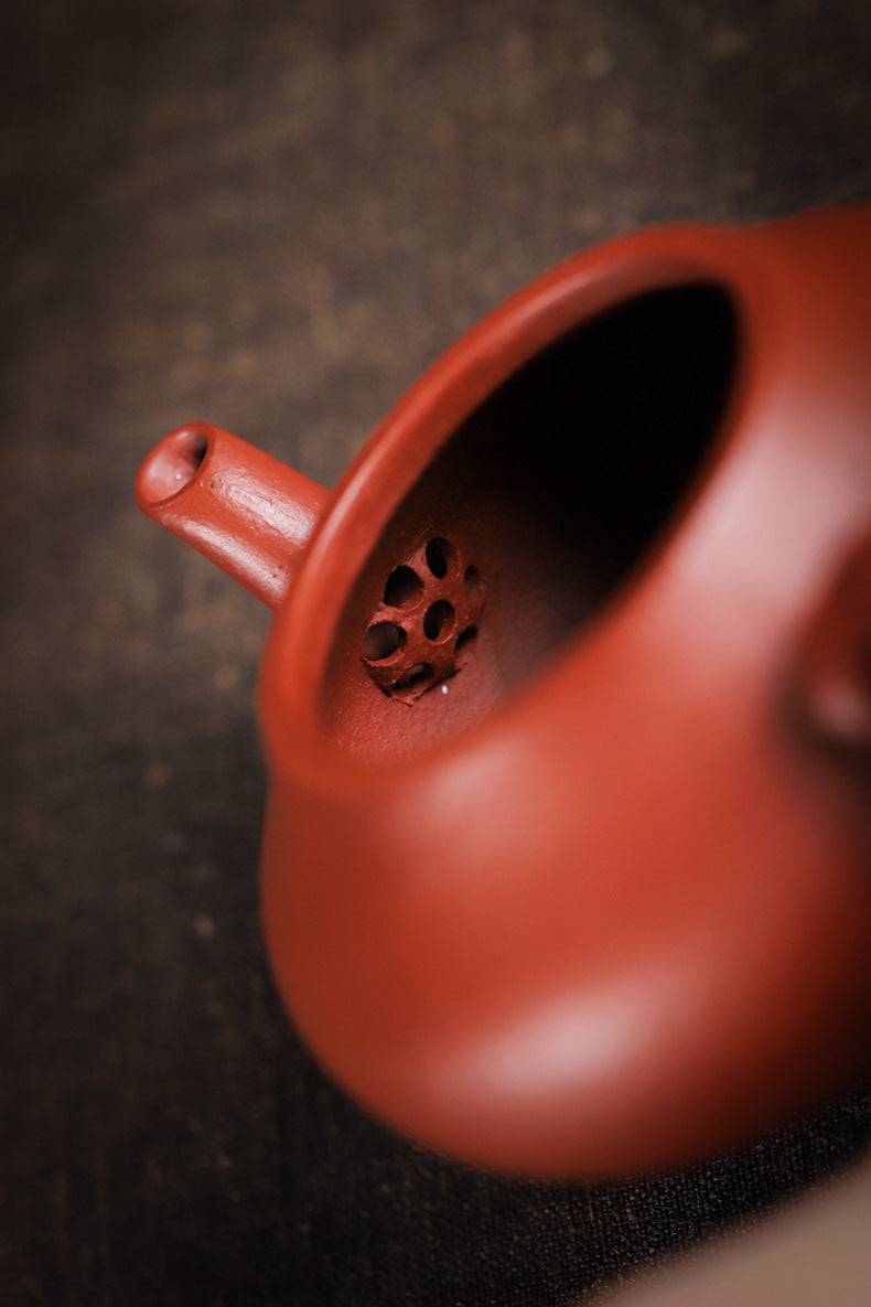 Gohobi Handmade Yixing Red Zisha Clay Teapot – 120ml Original Ore Zhuni Pear-Shaped Teapot, Handmade Gongfu Tea Teaware for Home Brewing