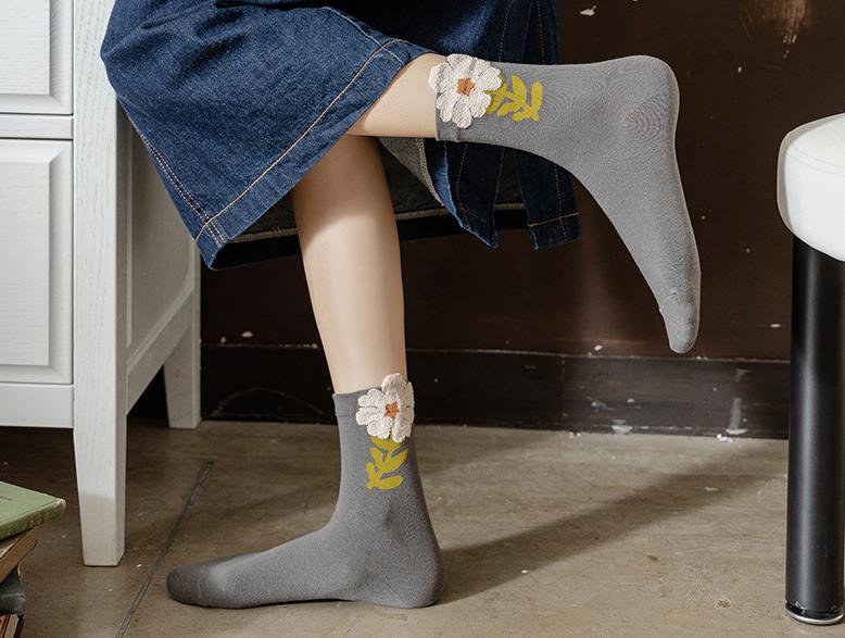 Gohobi Japanese Tulip Mid-Calf Socks
