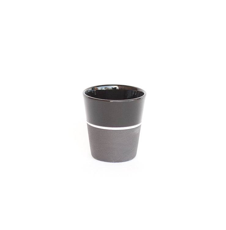 Sue Ure Masion Black porcelain Small beaker