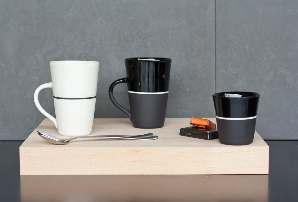 Sue Ure Masion Black porcelain Small beaker