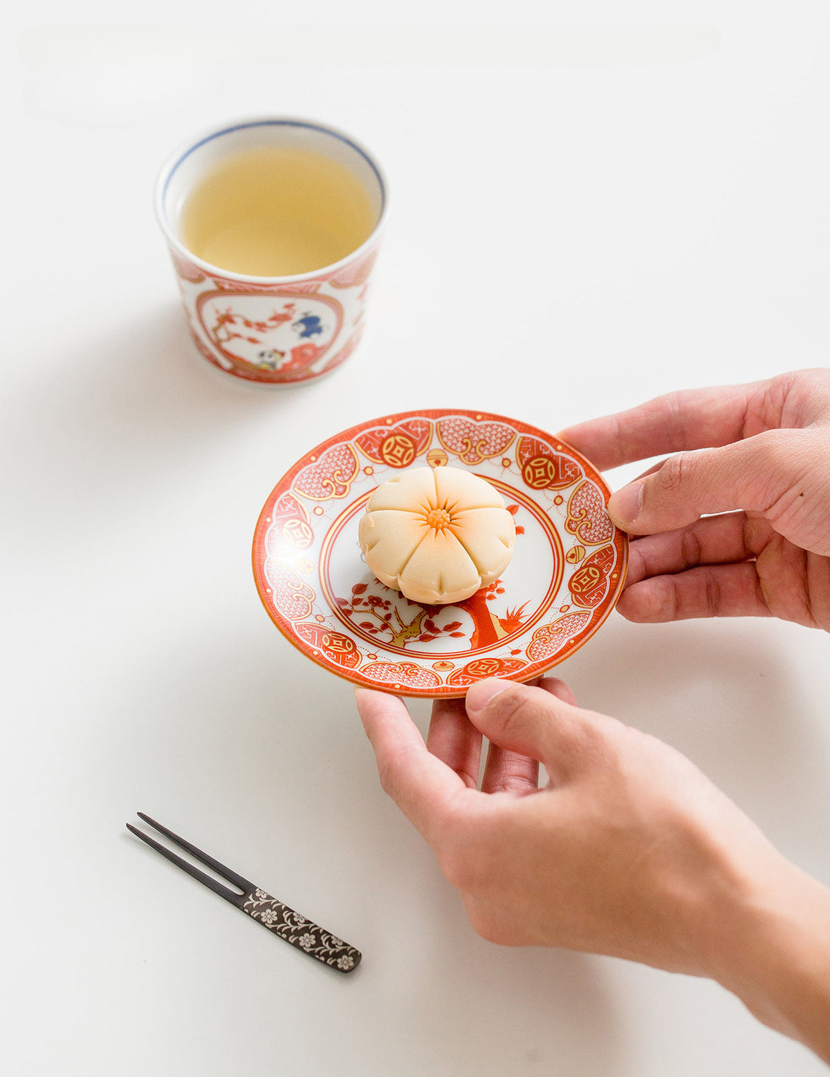 Gohobi Japanese Doraemon Tea Cup and Ceramic Plate Set [Made In Japan]