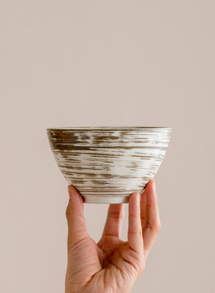 Gohobi Minoya Shino Glaze Hat Bowl [Made in Japan]